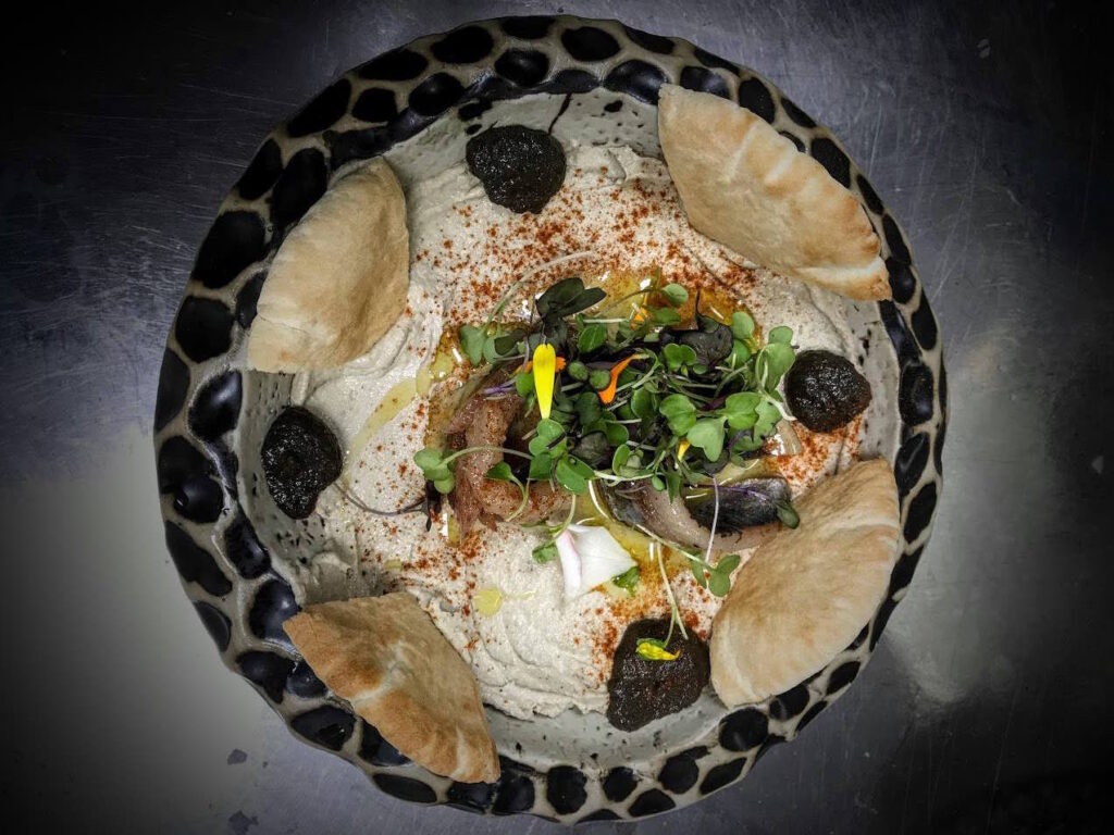 Humus de berenjena y lomitos de sardina ahumada el laurel Humus de berenjena y lomitos de sardina ahumada el laurel