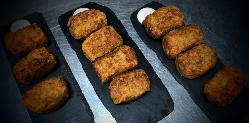 croquetas caseras de jamon y boletus El Laurel 1