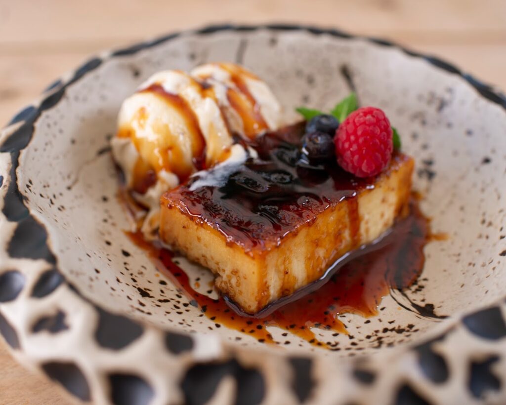 torrija de brioche y helado vainilla el laurel torrija de brioche y helado vainilla el laurel